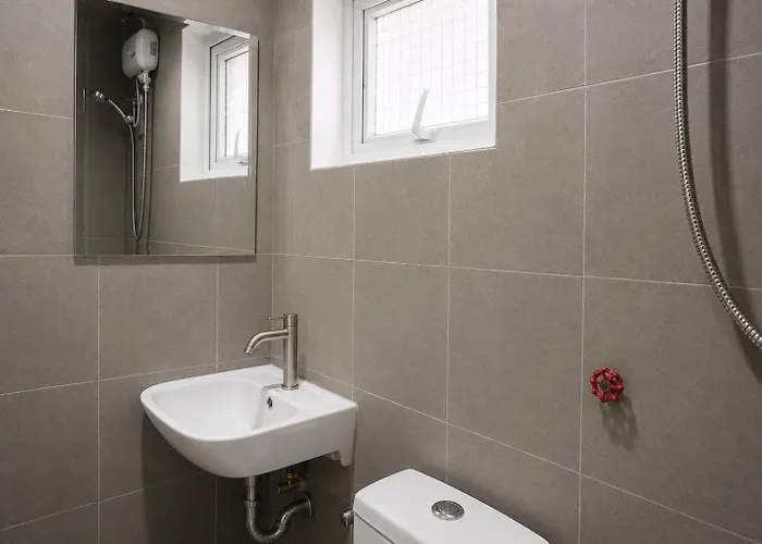 Reddoorz At Sandico Apartelle Near Us Embassy Hotel